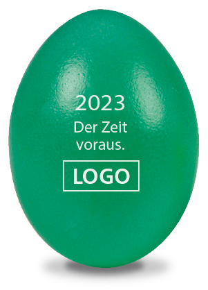 Grün gefärbtes Ei mit personalisiertem Motiv